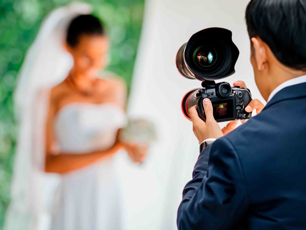 Como Elegir al Fotógrafo de Mi Boda Ideal 6 eligiendo fotografo de boda