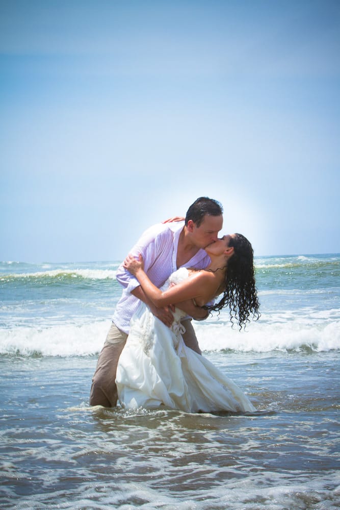 fotos de boda en playa estilo trash the dress méxico