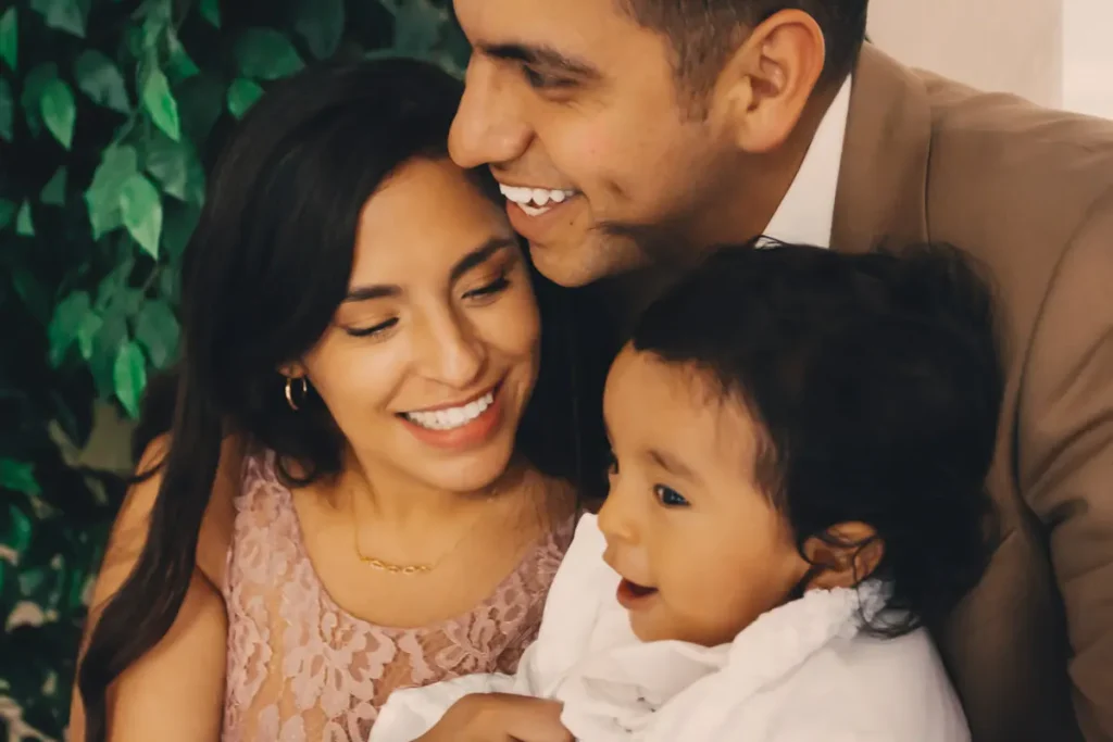 capturando momentos mágicos: cómo elegir al fotógrafo y video perfectos para el bautizo de tu bebé bautizos